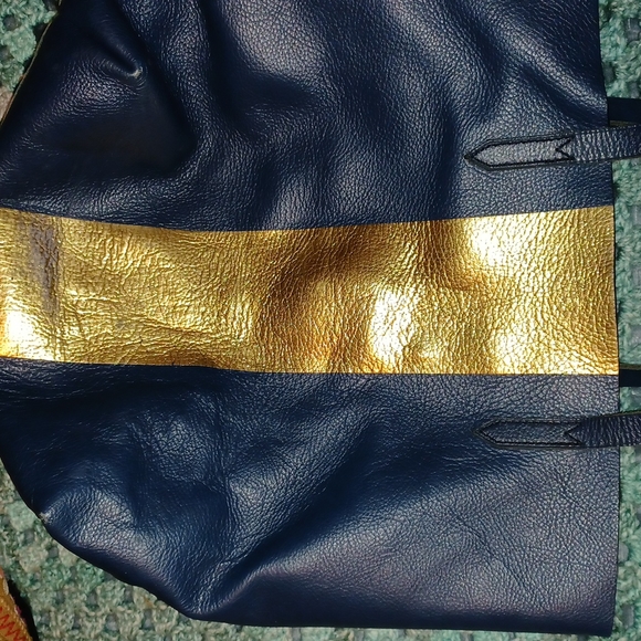 Large tote. - Picture 3 of 9